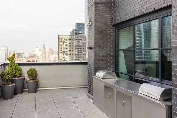 Rented by Greystar | media 22