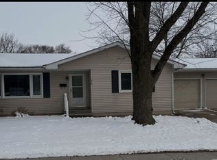 312 S 1st Ave, Iowa City, IA 52245