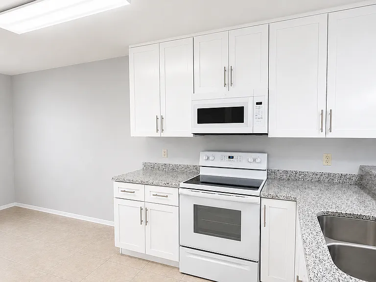 1421 Sophie Blvd #2 — Photo 9