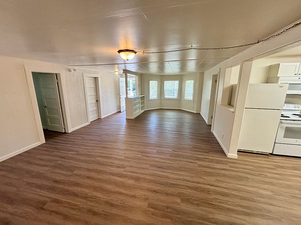 Living room/Dining area