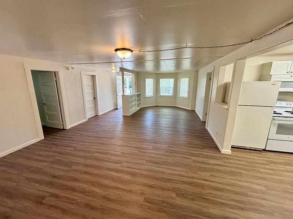 Living room/Dining area