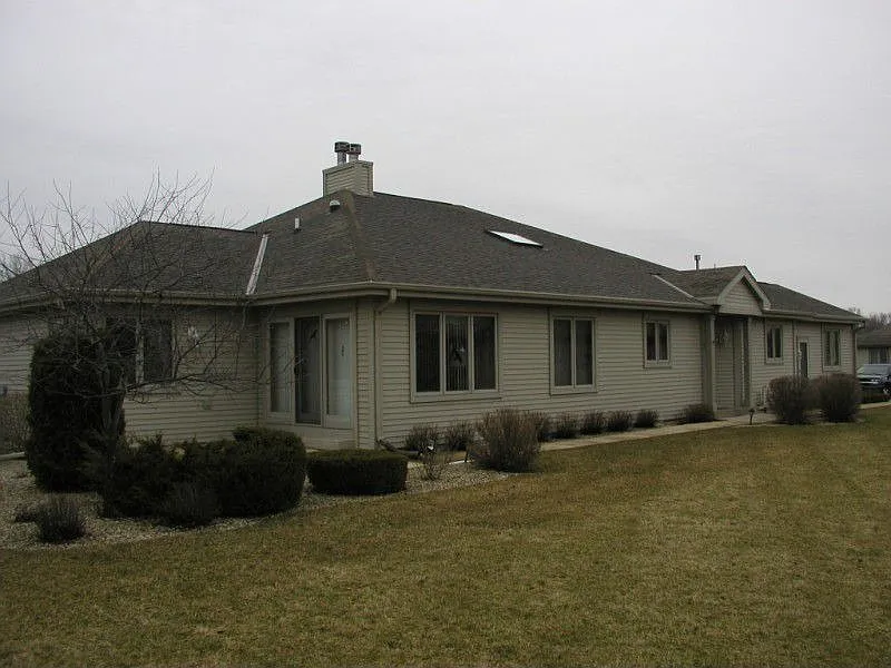 W175N8041 Robin Cir photo 1