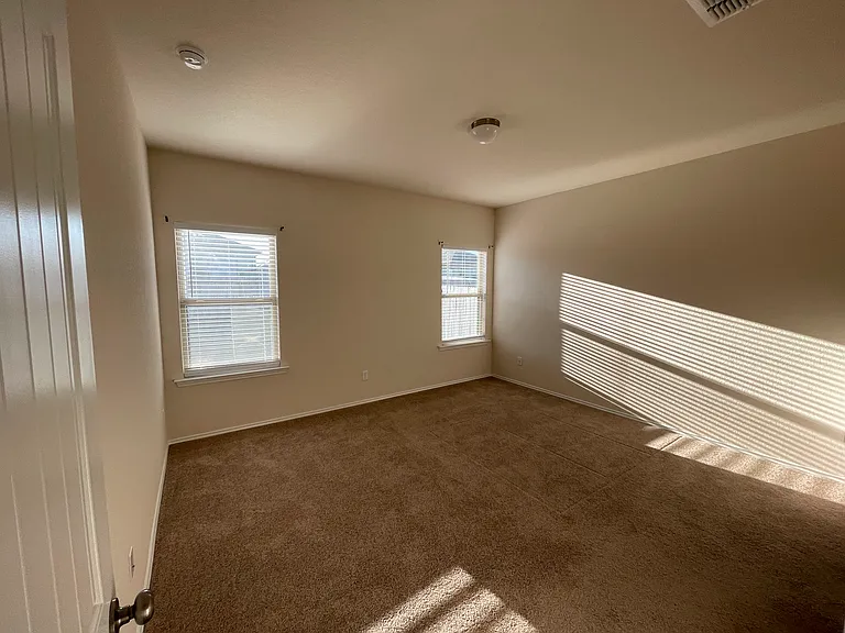 141 Buttercup Bnd — Photo 18