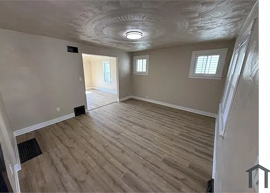 3 bed, $1,800 — Photo 1