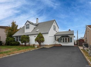 49 East Avenue, Glen Cove, NY 11542