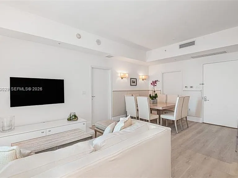 50 S Pointe Dr #1804 — Photo 3