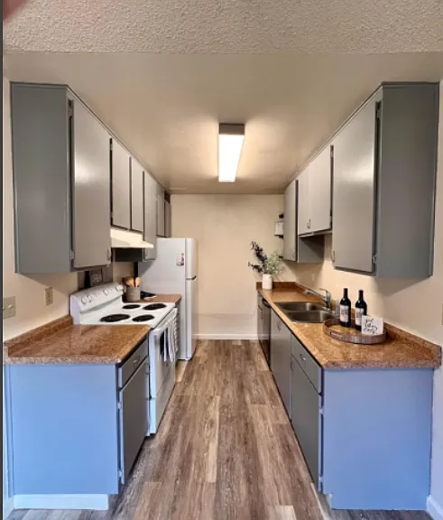187 E Cherry Ln #211 — Photo 2