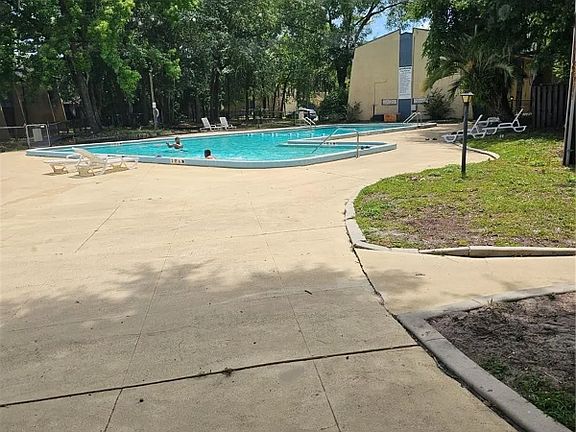 3rd image of 2811 SW Archer Rd APT Z235