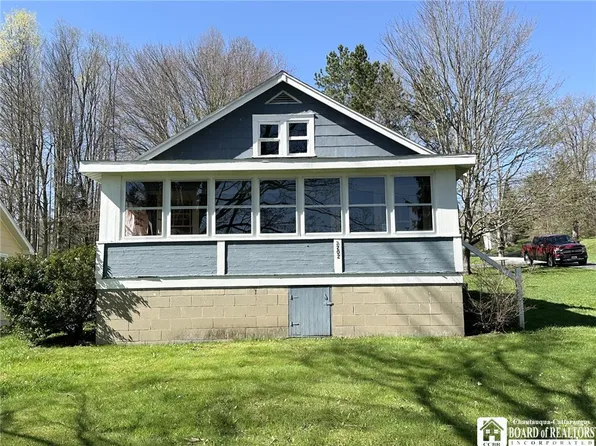 3202 Young St, Jamestown, NY 14701