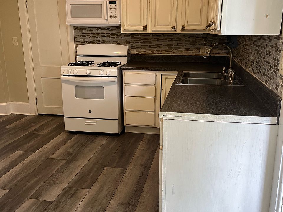 Another view of the kitchen
