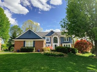 3729 Sunnyside Ct, Rochester, MI 48306