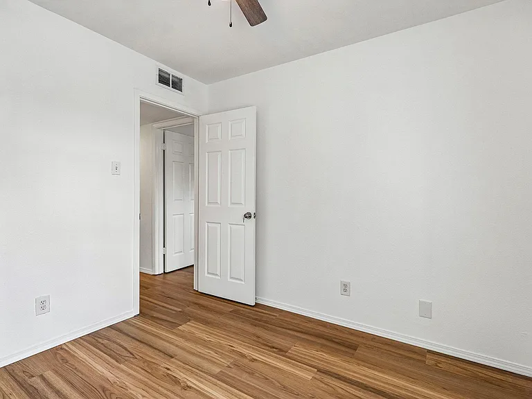 5809 Coventry Ln — Photo 18