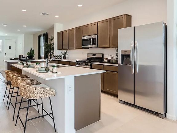 4th image of 23198 W PARKWAY Drive