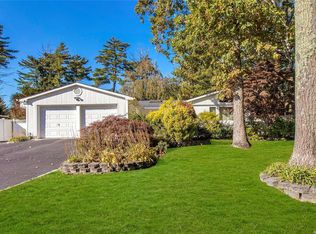 100 Old Post Dr, Hauppauge, NY 11788