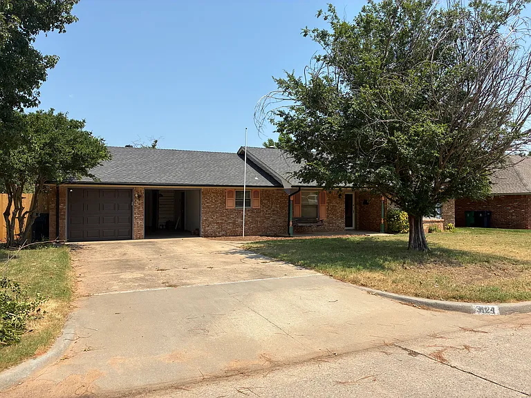 3124 Tudor Rd — Photo 2