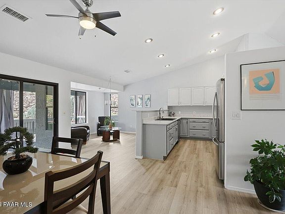 4th image of 852 Sunrise Blvd