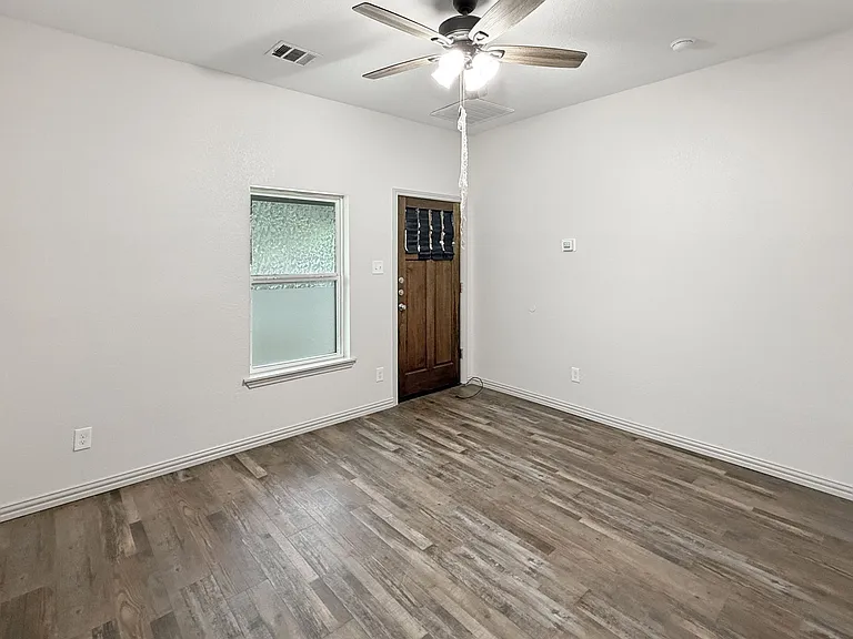 2424 McKinley Ave — Photo 4