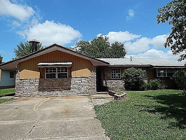 1st image of 1704 Oakridge Dr
