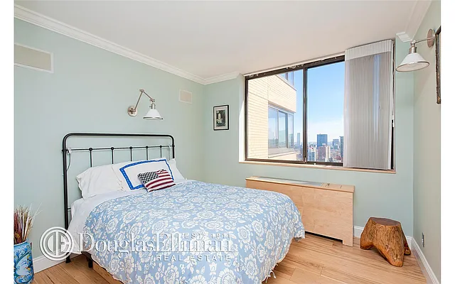 Rented by Douglas Elliman | media 27