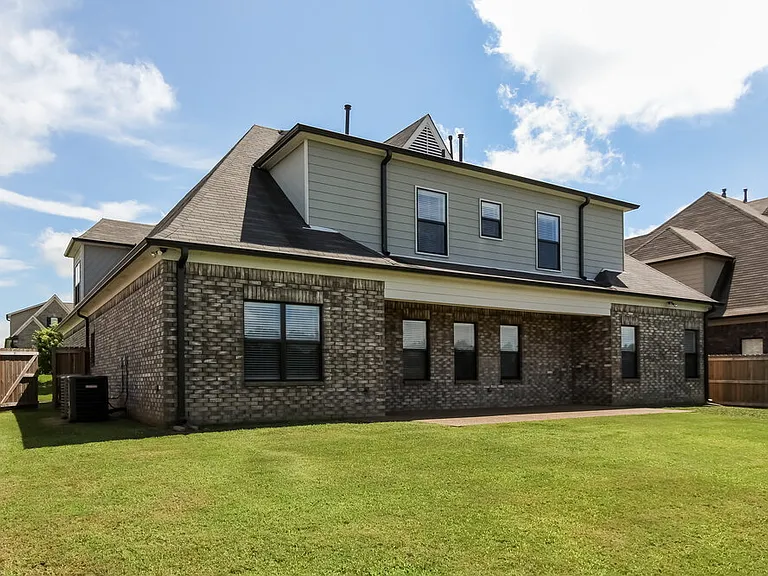 55 Misty Meadows Cv — Photo 24