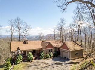 210 Trappers Run Dr, Burnsville, NC 28714