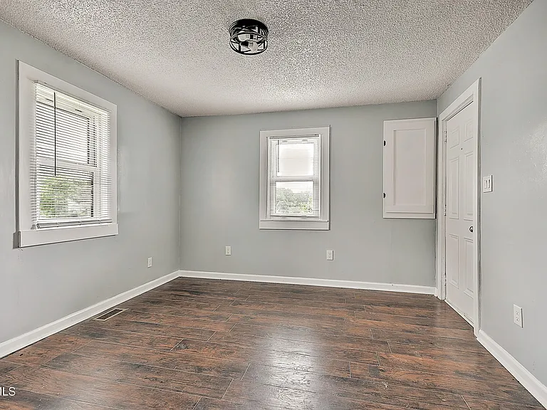 1208 Riverside Ave — Photo 7