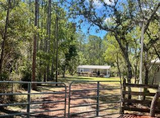 92 854th Ave, Suwannee, FL 32692
