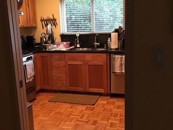 3rd image of 521 Oak Grove Ave #1