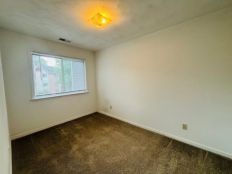 400F Berryfield Ln — Photo 5
