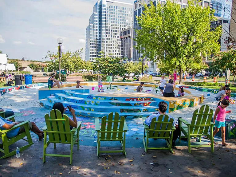 Enjoy the many events and activities hosted by the Rosslyn community throughout the year.