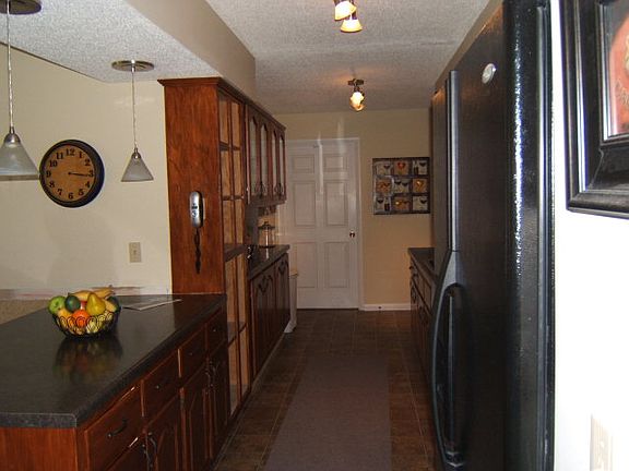 3rd image of 1214 Perimeter Dr