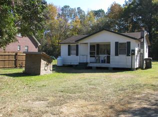 189 Magnolia St, Bonneau, SC 29431