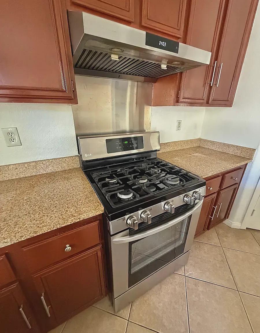 5 bed, 2781 sqft, $2,300 — Photo 4