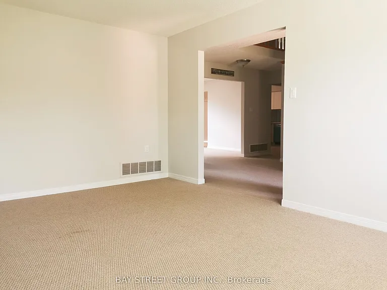 2034 Oxford Ave — Photo 3