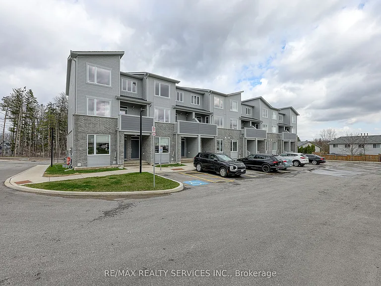 925 Deveron Cres #12 — Photo 1