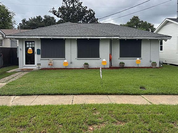 3rd image of 816 Manson Ave