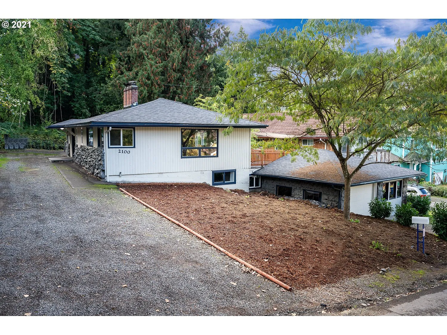 2100 SE Sparrow St photo 1