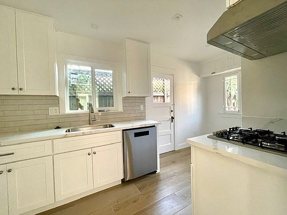3rd image of 1136 Diamond Ave APT B