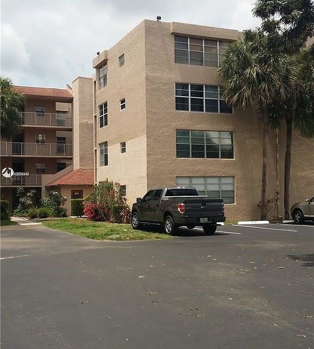 1st image of 9450 Live Oak Pl APT 202