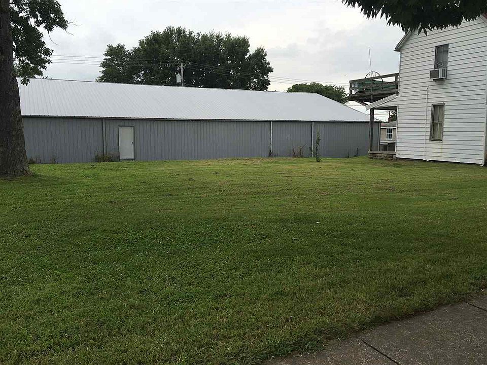 2nd image of 927 8th St