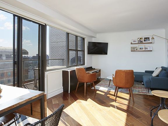 4th image of 115 E 9th St APT 20D