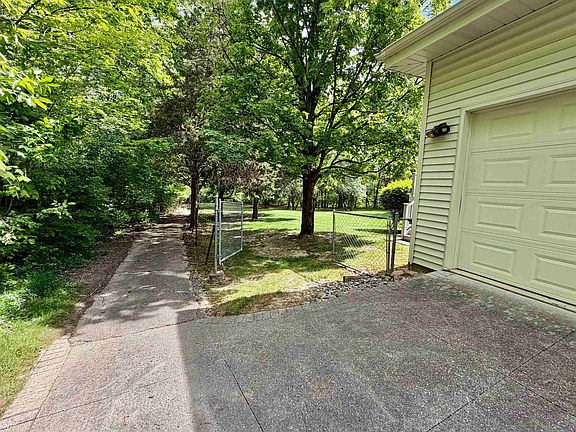 5th image of 7432 River Rd