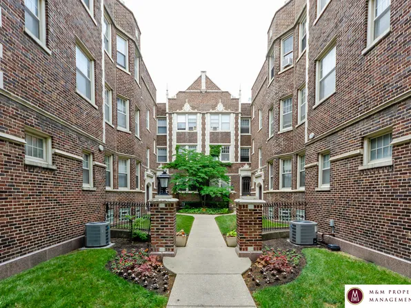 1002 North Boulevard