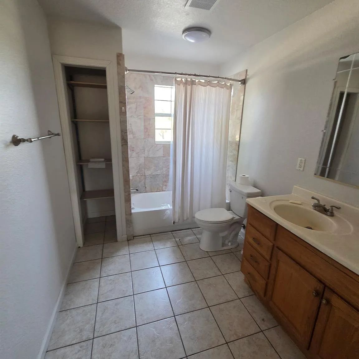 7 bed, 3.0 bath, 3040 sqft, $2,995 — Photo 4