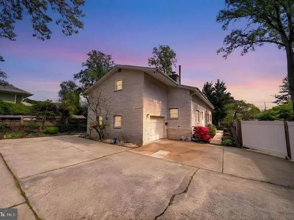 5812 Greenlawn Dr, Bethesda, MD 20814