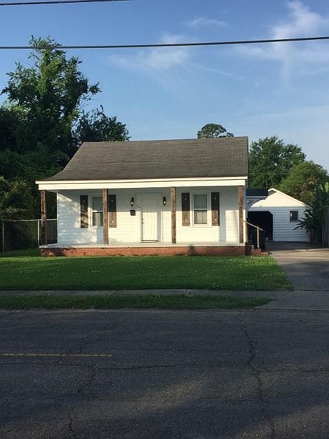 1st image of 121 W Lawrence St