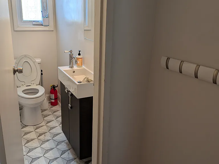 806 Hamilton St NE — Photo 15