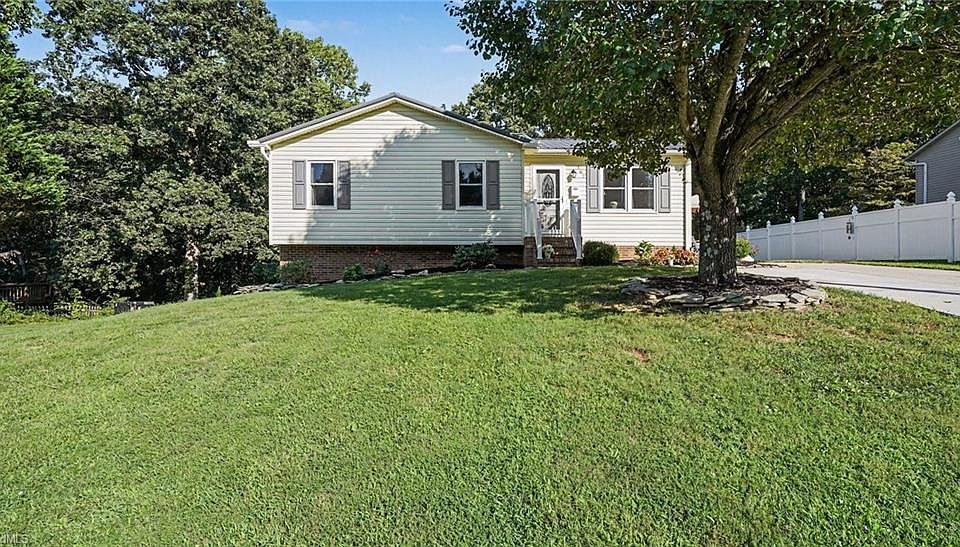 1st image of 162 Oak Ridge Pl