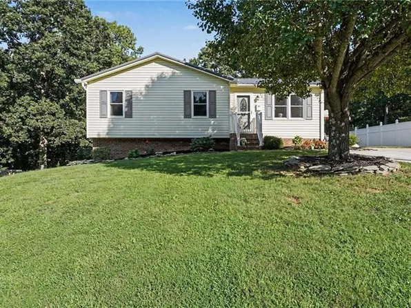 162 Oak Ridge Pl, Mount Airy, NC 27030