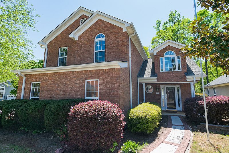 1st image of 340 Bedford Dr